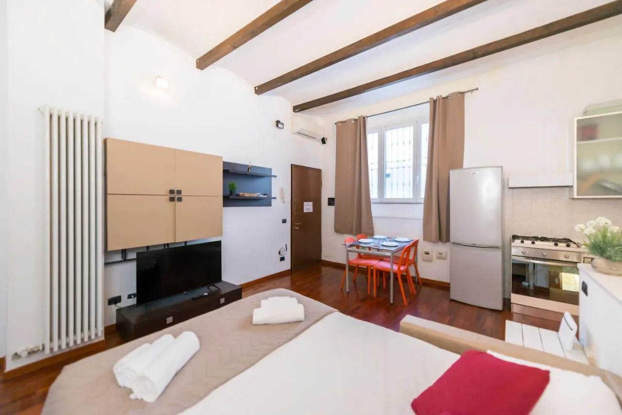 Loft Centrale - Porta Venezia - M3 Repubblica Milán 0*,  Italia